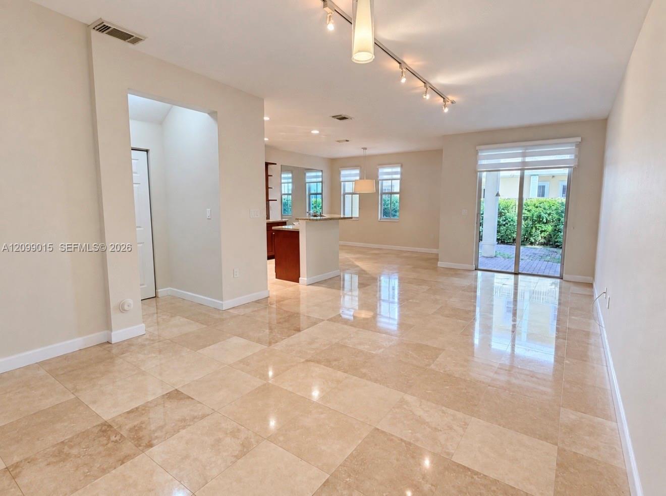 10711 NW 75th Ln, Doral FL 33178 photo 5