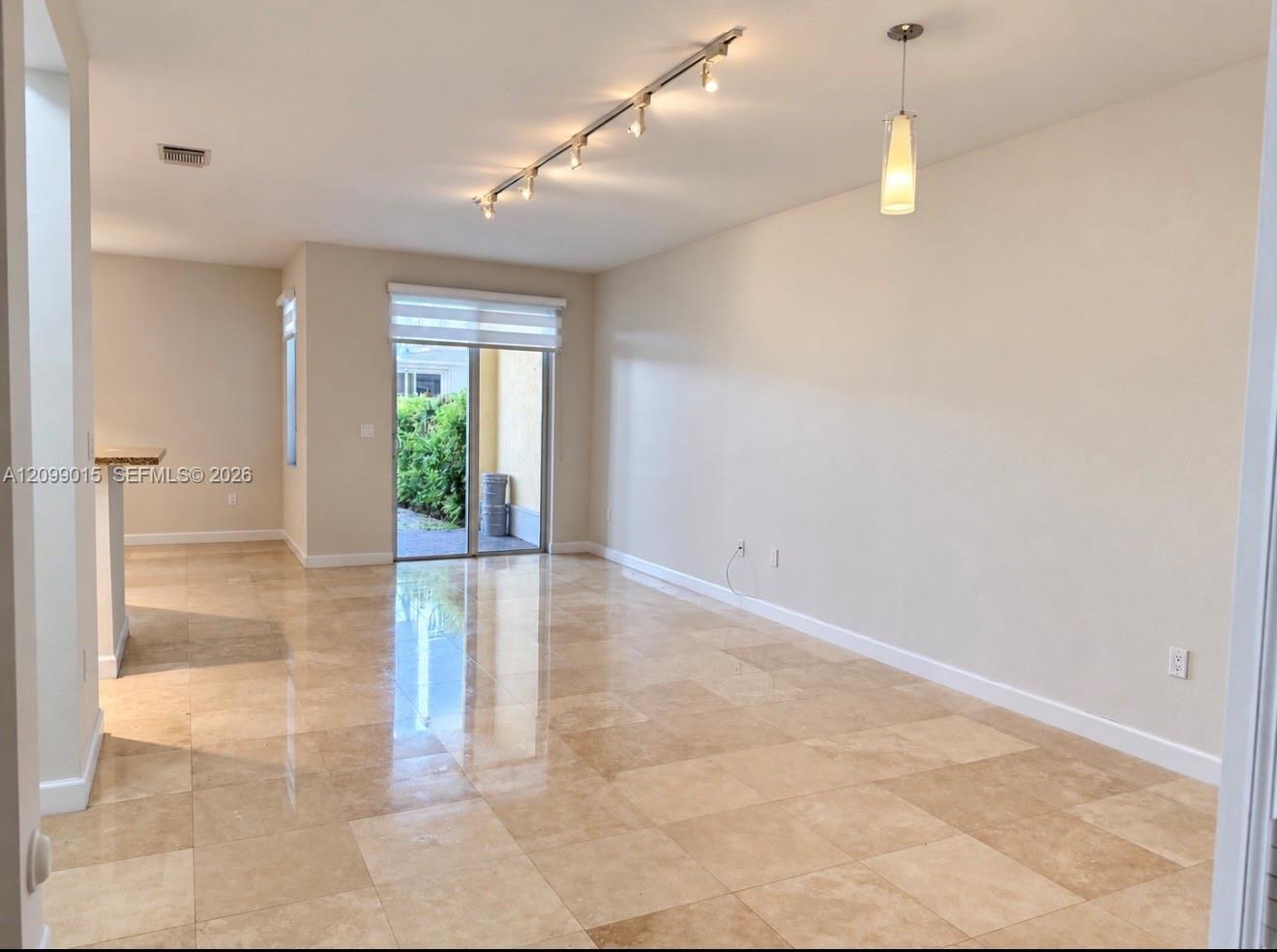 10711 NW 75th Ln, Doral FL 33178 photo 4