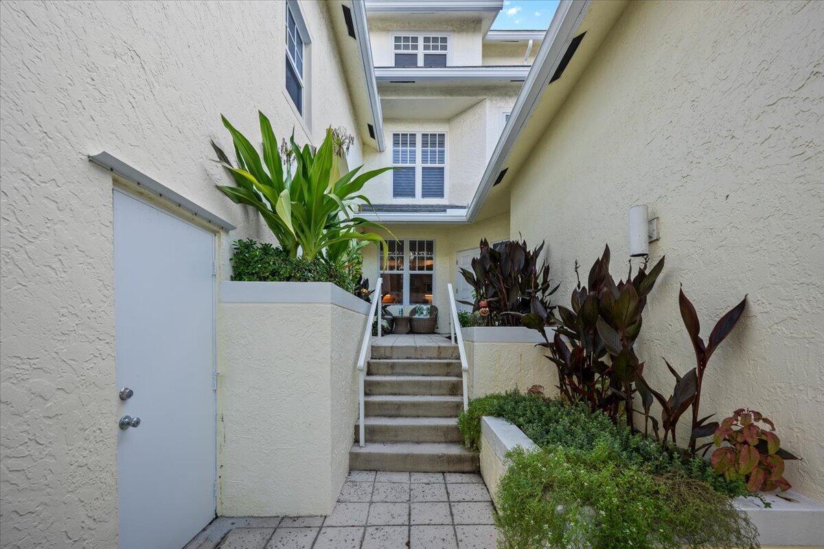 105 MAINSAIL Circle, Jupiter FL 33477 photo 4