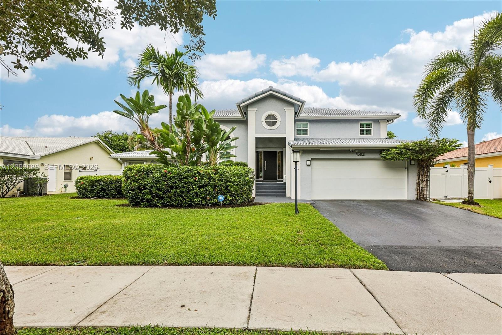 5821 Hawkes Bluff Ave, Davie FL 33331