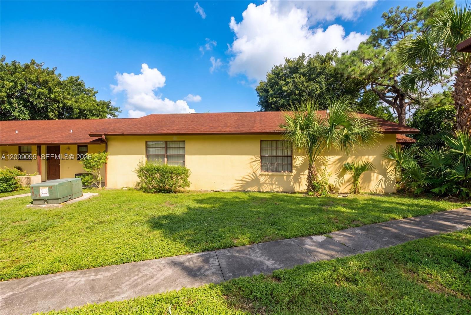 487 Glenwood Dr # 487, West Palm Beach FL 33415 photo 2