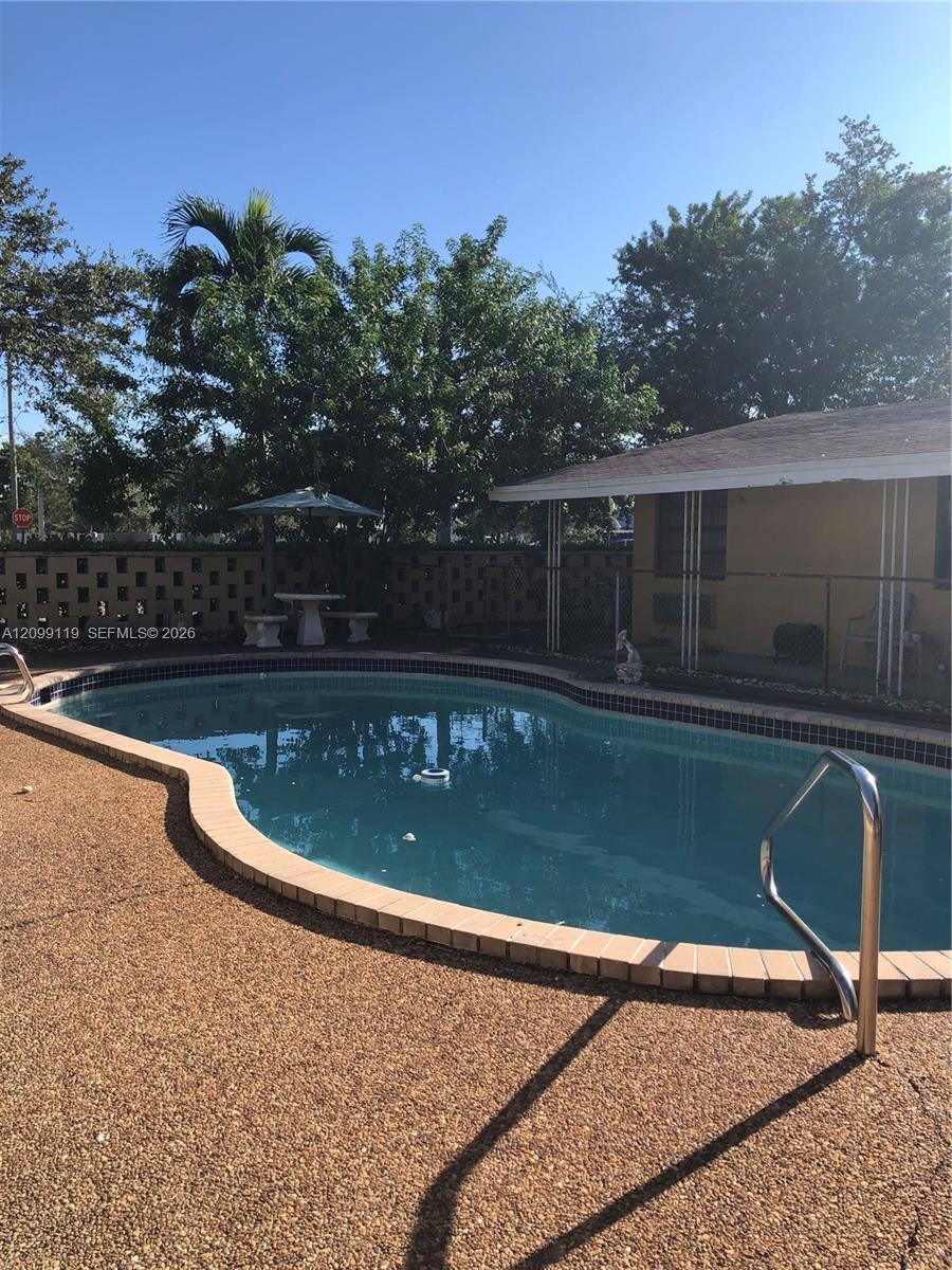 Hallandale Beach, FL