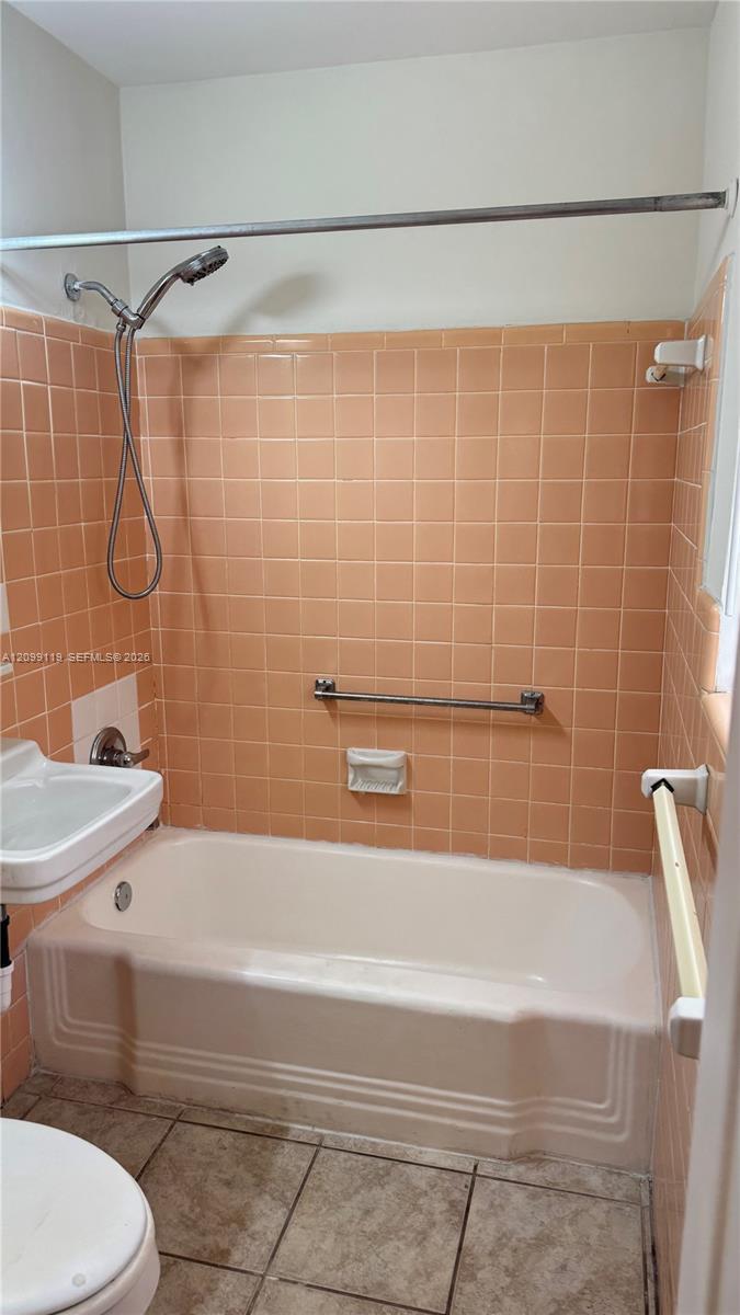 Hallandale Beach, FL 33009 photo 5