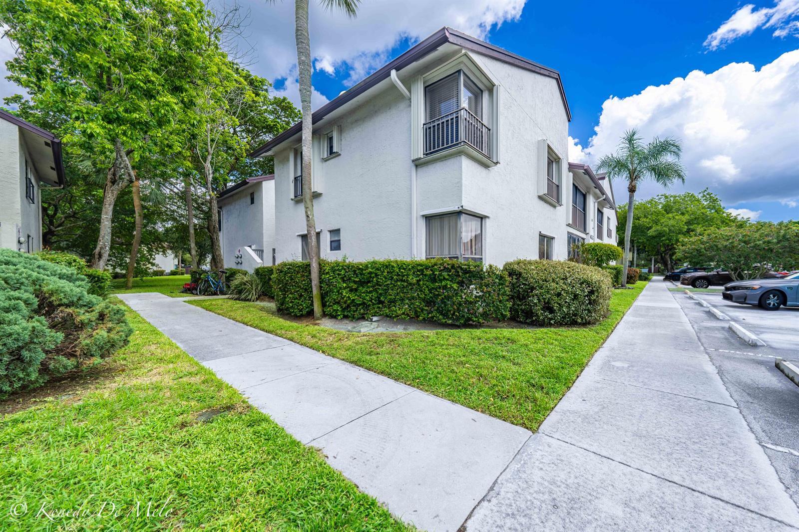 3127 Cocoplum Circle, Coconut Creek FL 33063