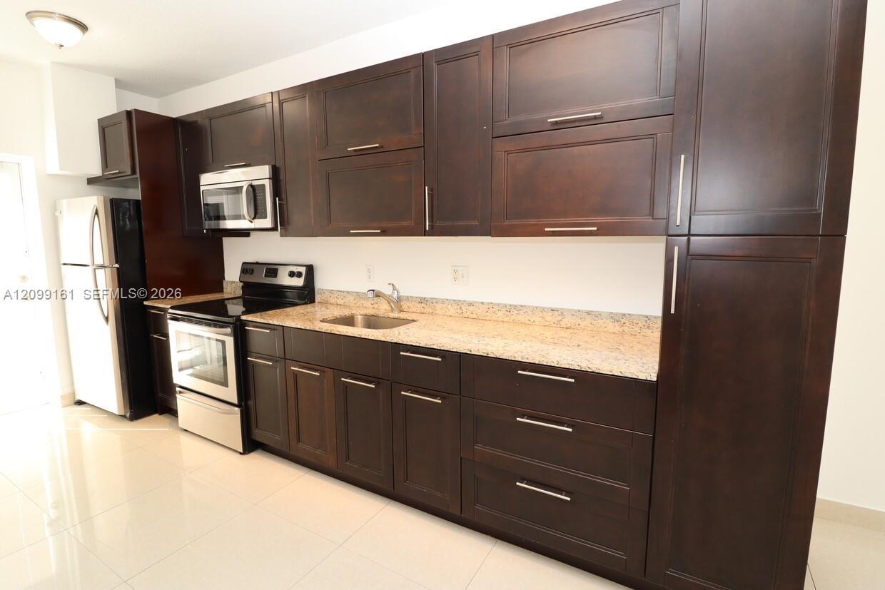 540 74th St # 14, Miami Beach FL 33141