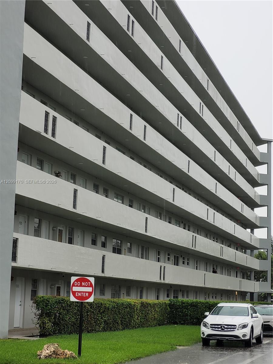 1770 NE 191st St # 1, Miami FL 33179