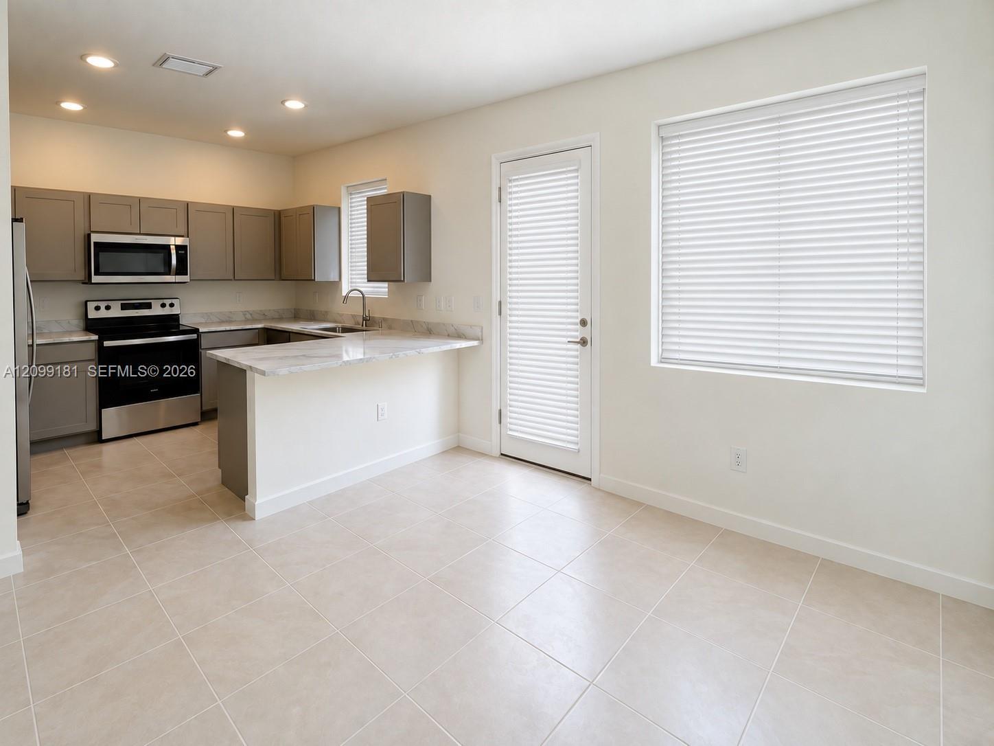 1223 NW 208th Ter, Miami Gardens FL 33169 photo 4