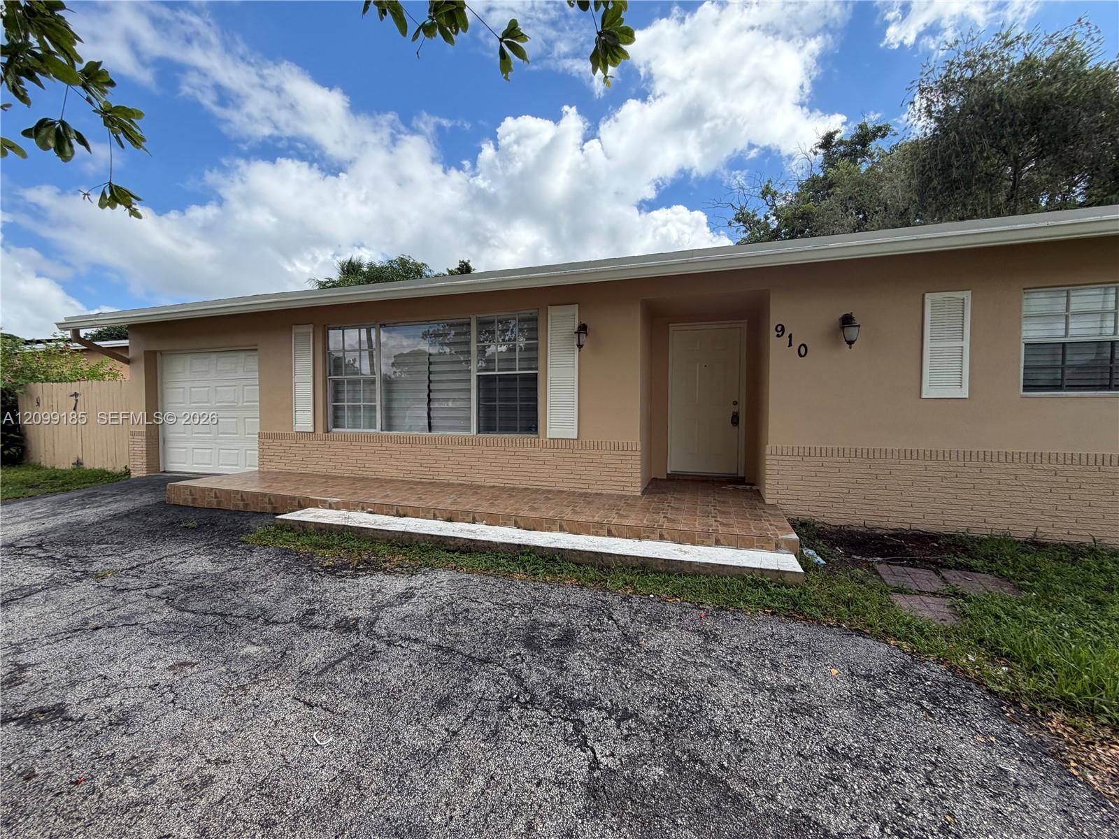910 SW 67th Ave # 0, North Lauderdale FL 33068