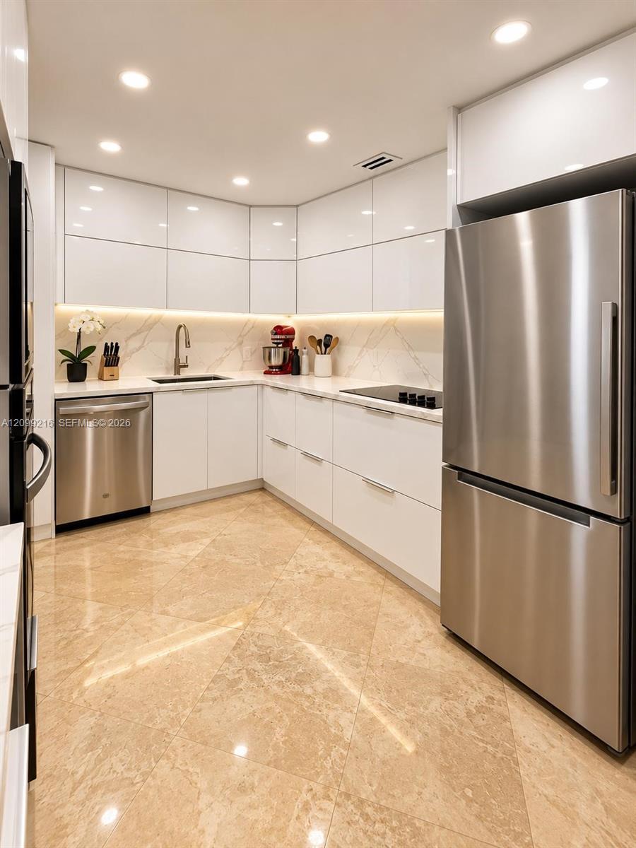 5555 Collins Ave # 14Y, Miami Beach FL 33140 photo 3