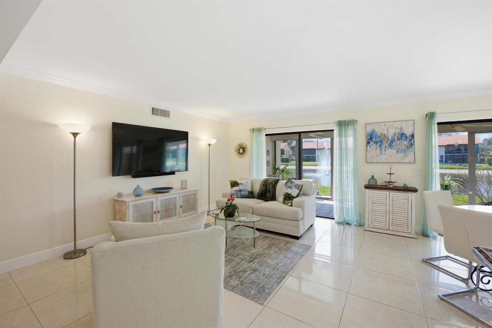 10223 N CIRCLE LAKE Drive # 102, Boynton Beach FL 33437 photo 3