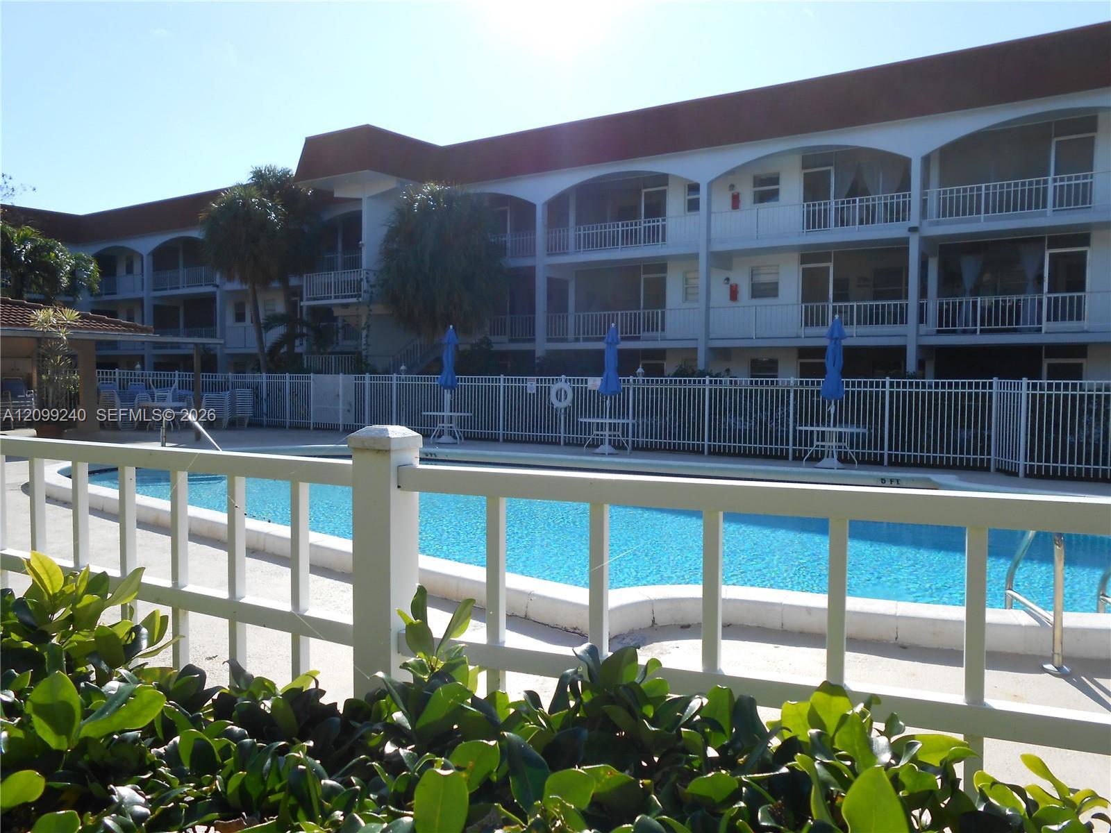 581 Blue Heron Dr # B, Hallandale Beach FL 33009