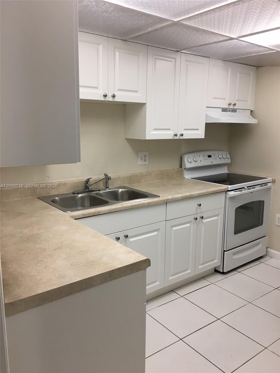 4170 Inverrary Dr # 111, Lauderhill FL 33319