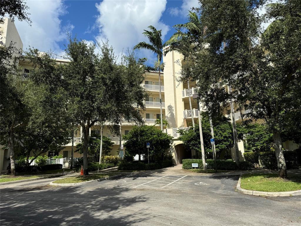 3500 OAKS CLUBHOUSE Drive # 204, Pompano Beach FL 33069