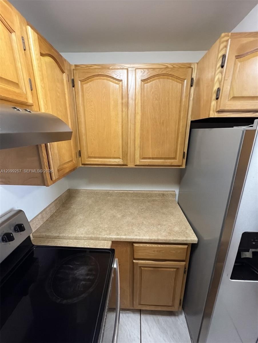 9686 Fontainebleau Blvd # 402, Miami FL 33172 photo 2