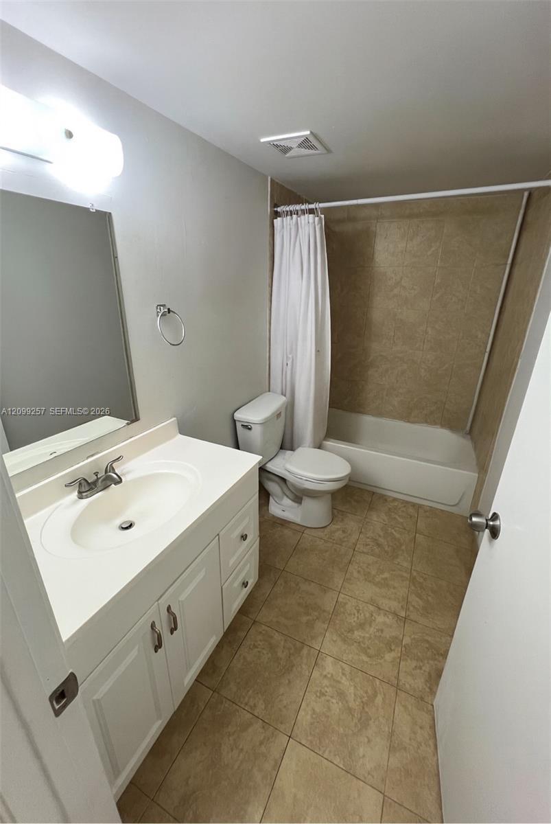 9686 Fontainebleau Blvd # 402, Miami FL 33172 photo 4