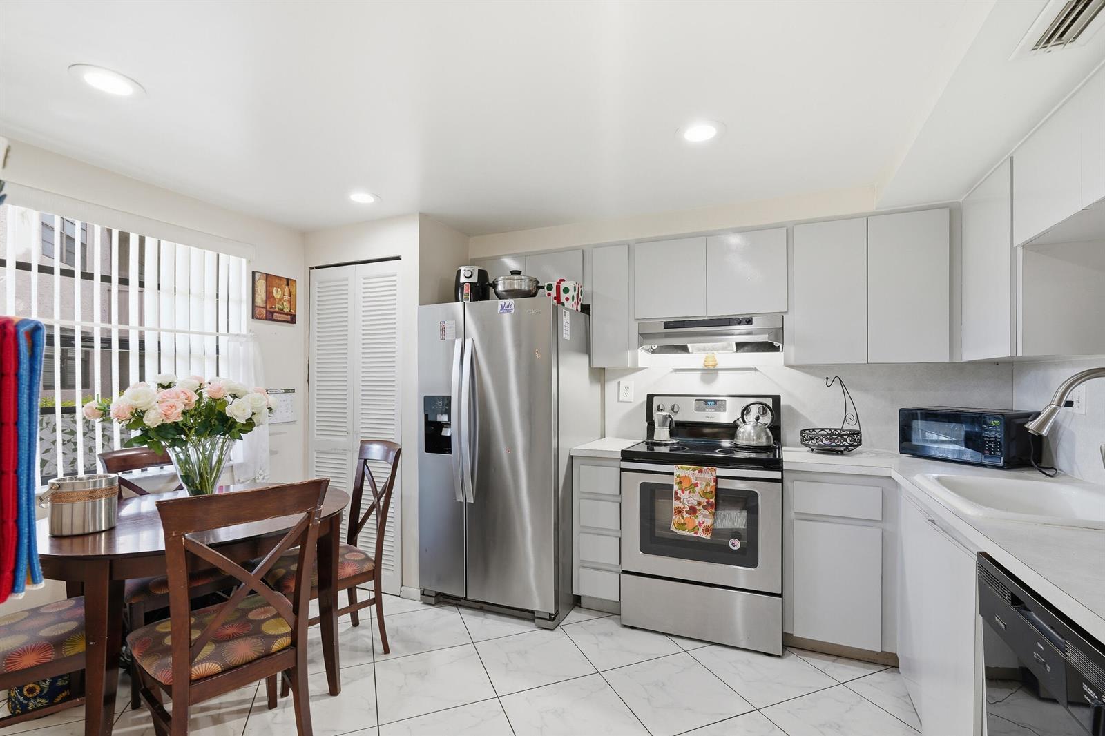 1000 Colony Point Circle # 110, Pembroke Pines FL 33026