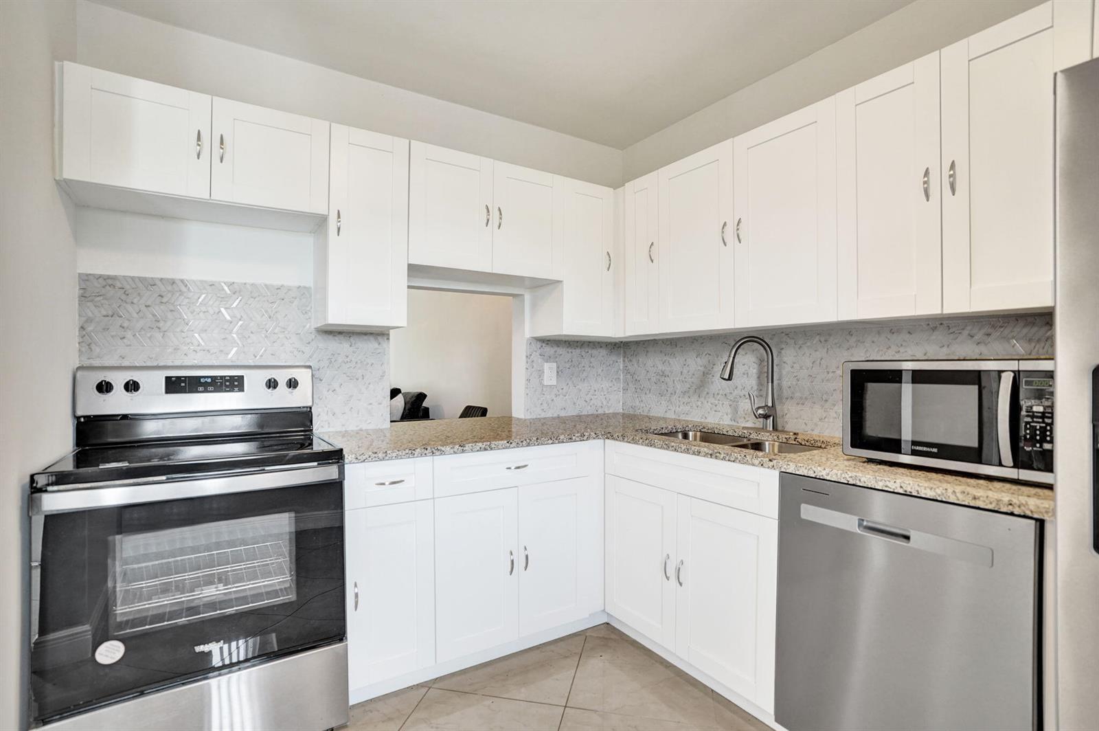 130 Lake Meryl Drive, West Palm Beach FL 33411 photo 3