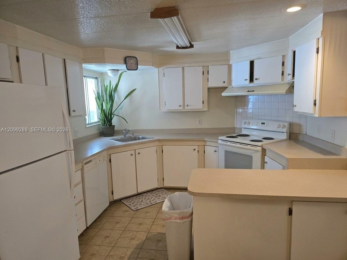 5550 SW 32nd Ter, Dania Beach FL 33312 photo 2