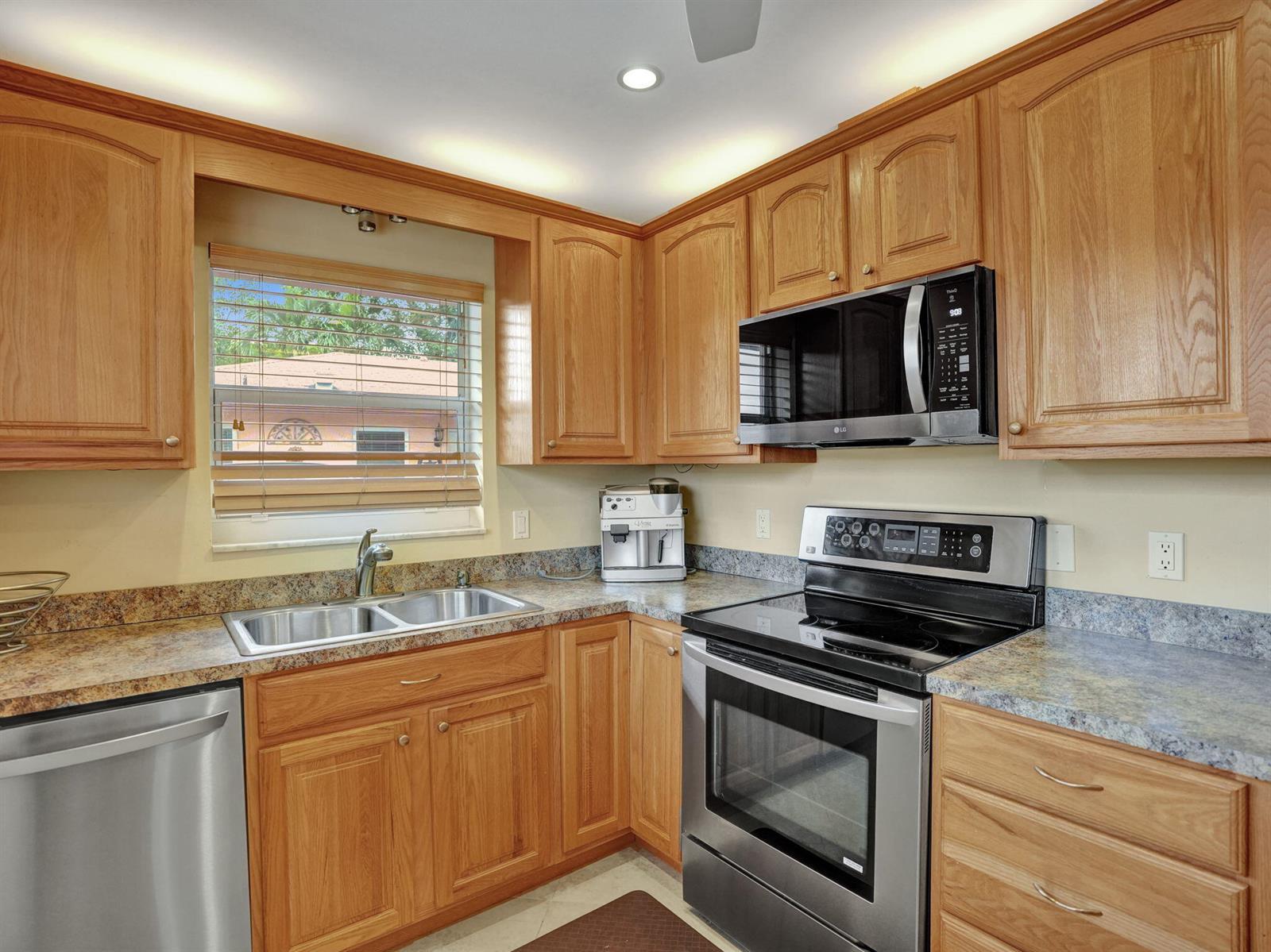 311 FLAMINGO Lane, Delray Beach FL 33445 photo 2