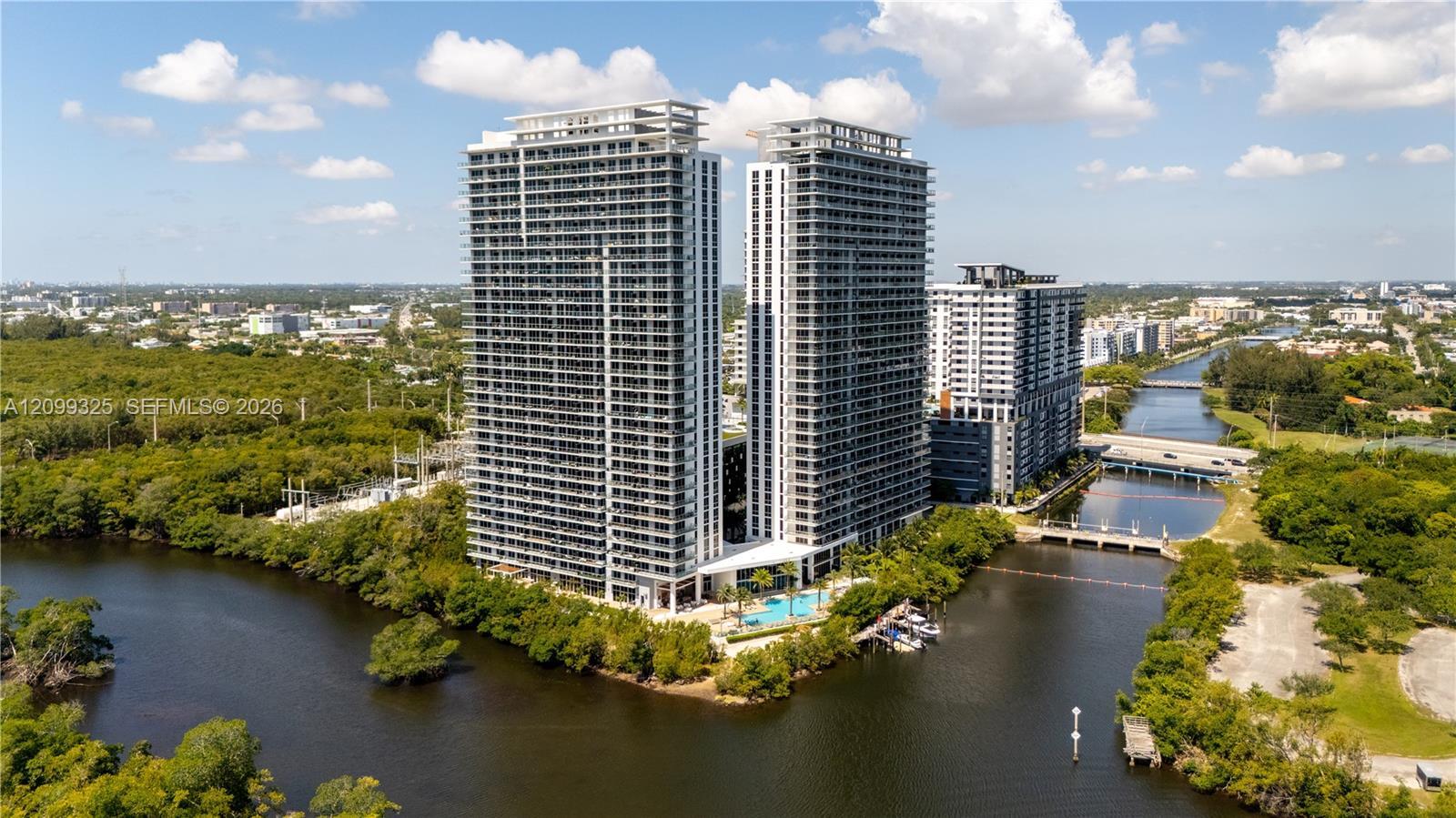 16385 Biscayne Blvd # 506, North Miami Beach FL 33160 photo 2