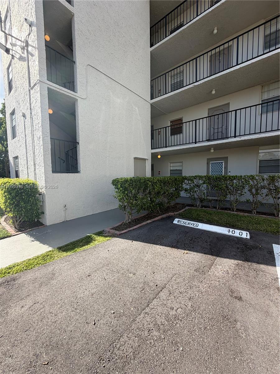 9235 Lagoon Pl # 116, Davie FL 33324 photo 3