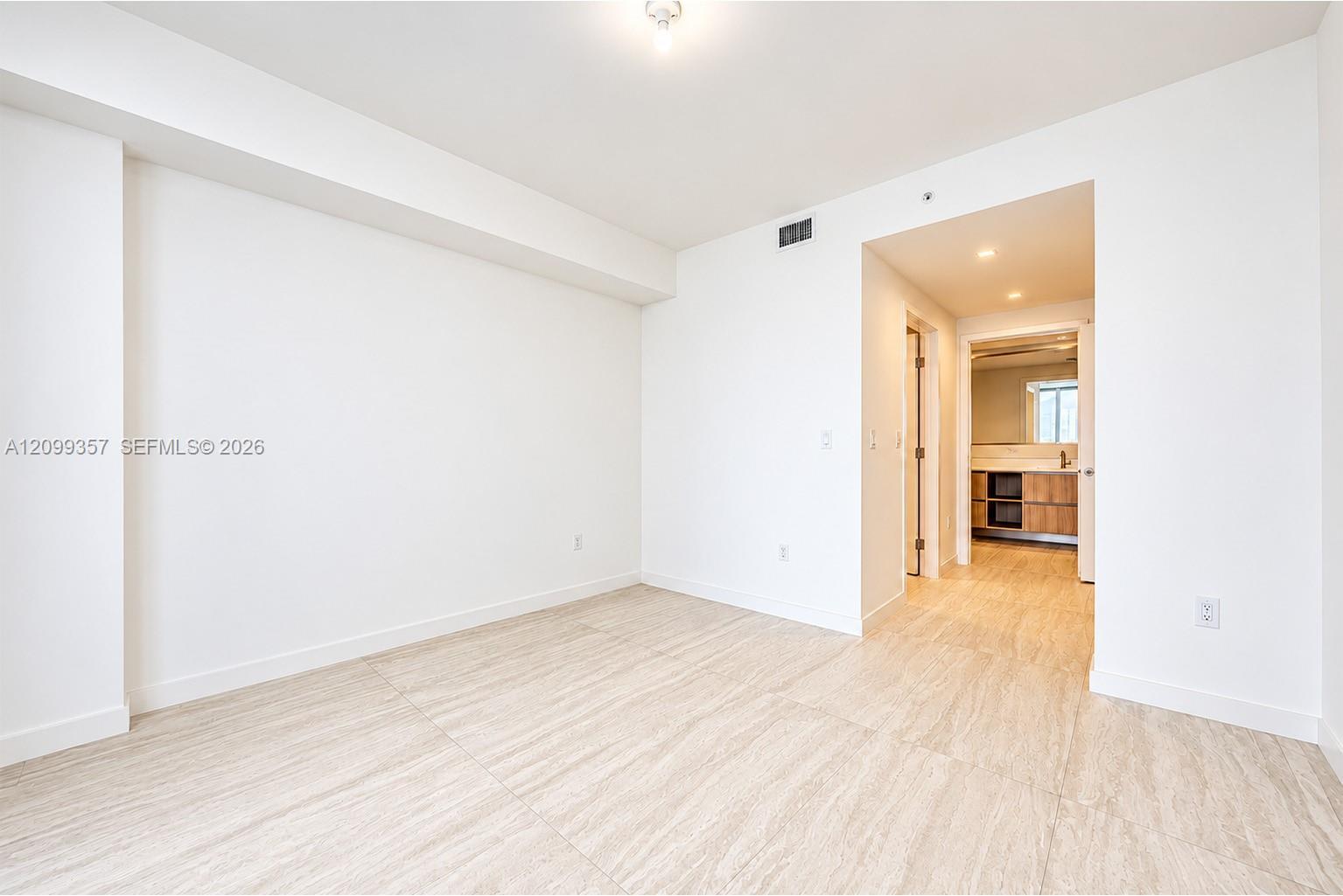 77 SE 5th St # 2903, Miami FL 33131 photo 4