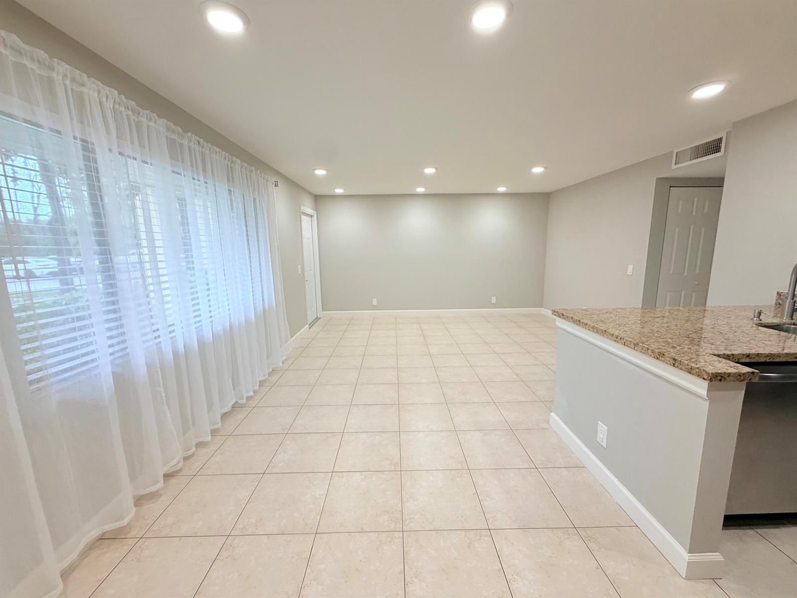 907 MEADOWS Circle, Boynton Beach FL 33436 photo 2