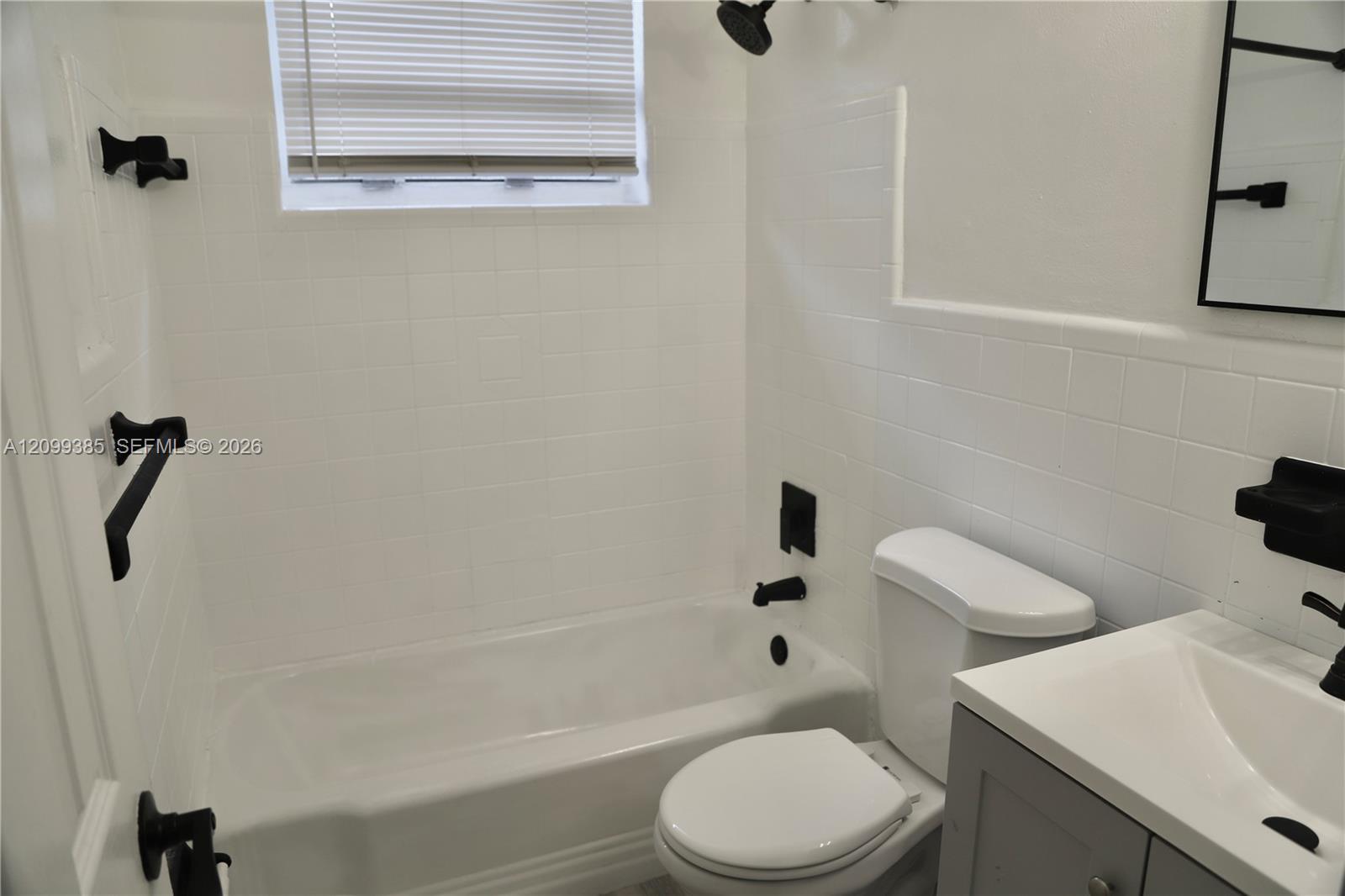 410 SW 9th Ave # 1E, Hallandale Beach FL 33009 photo 4