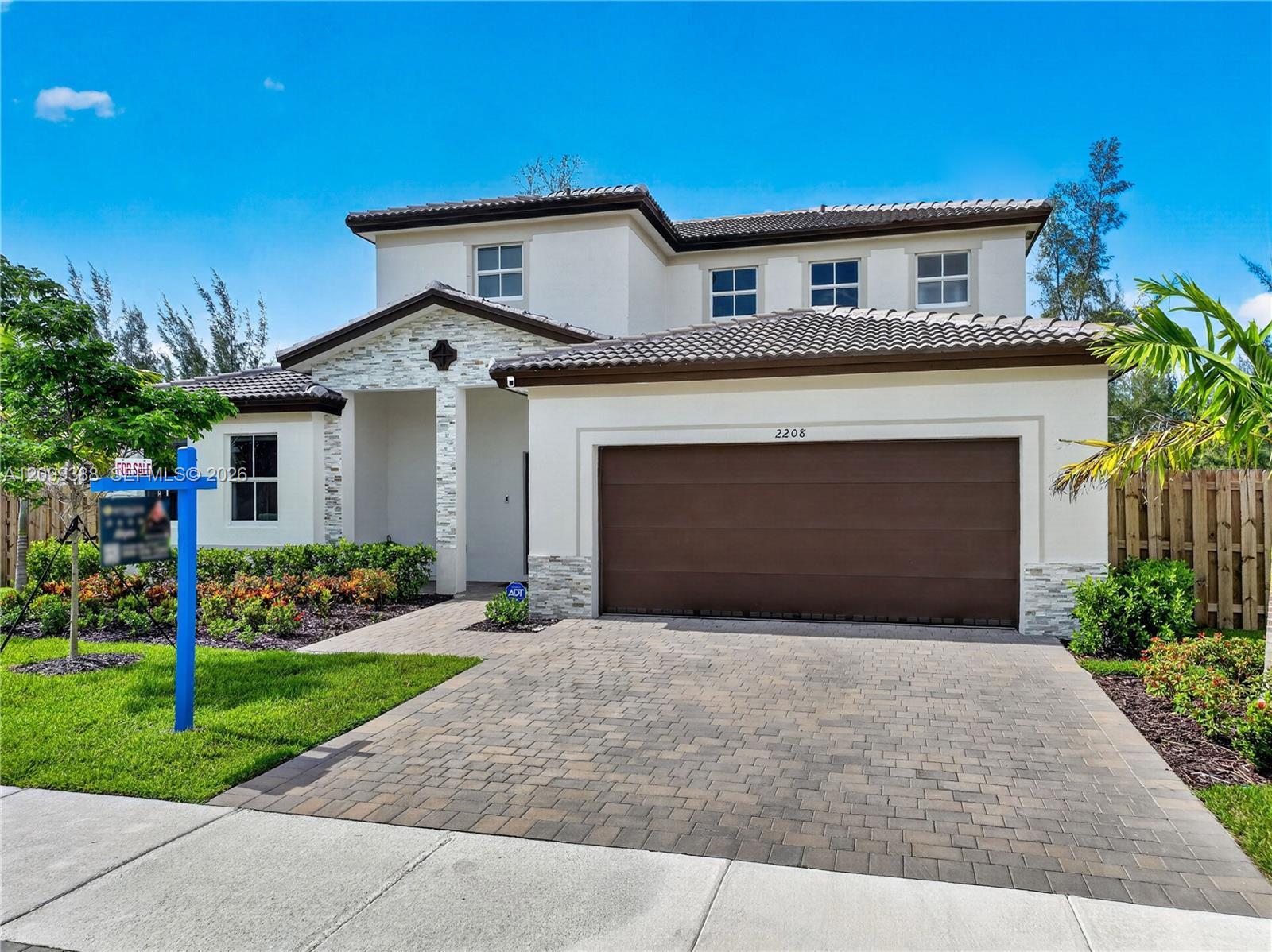 2208 SE 30th St, Homestead FL 33035 photo 2