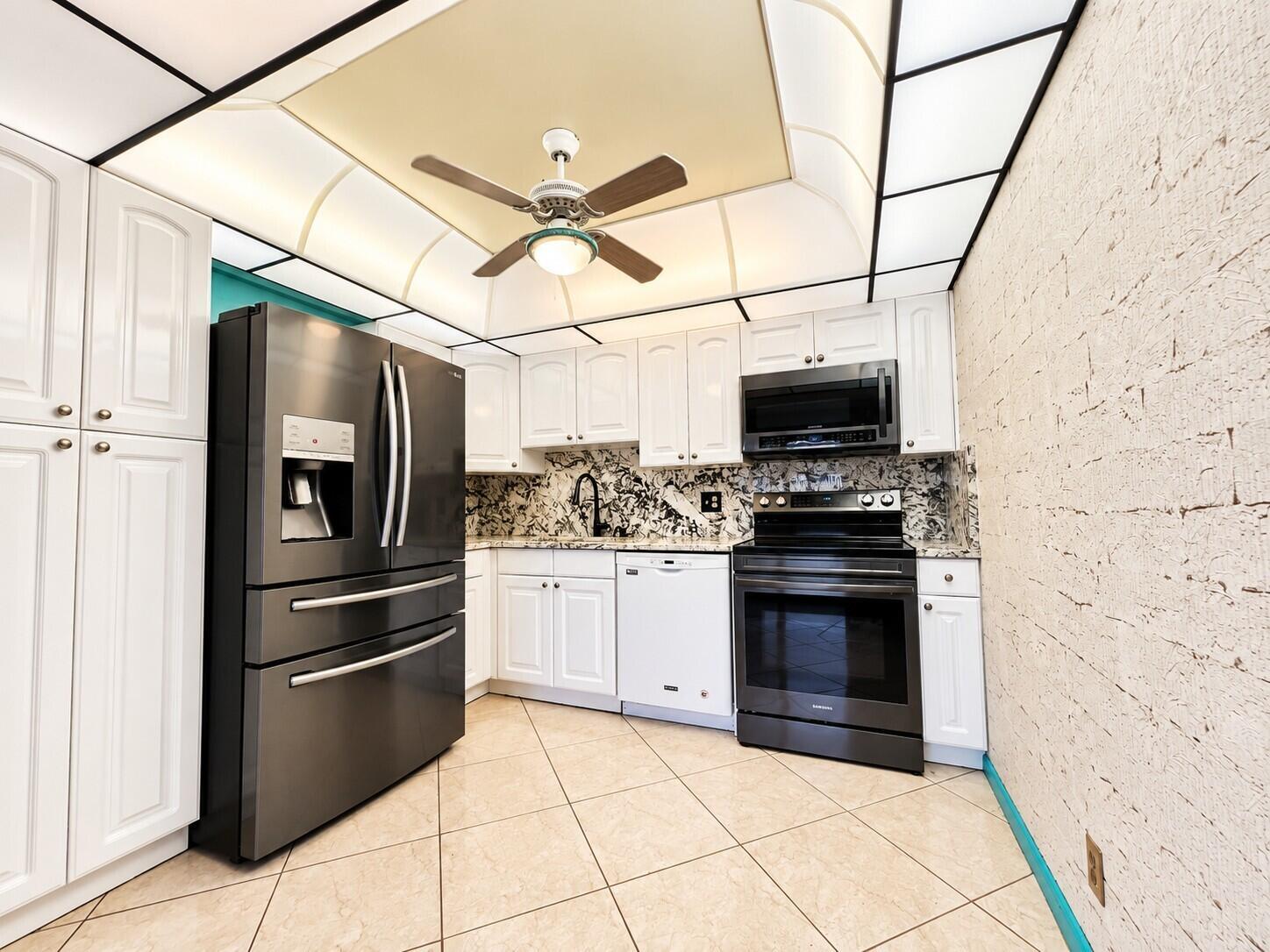 110 WELLINGTON B, West Palm Beach FL 33417 photo 3