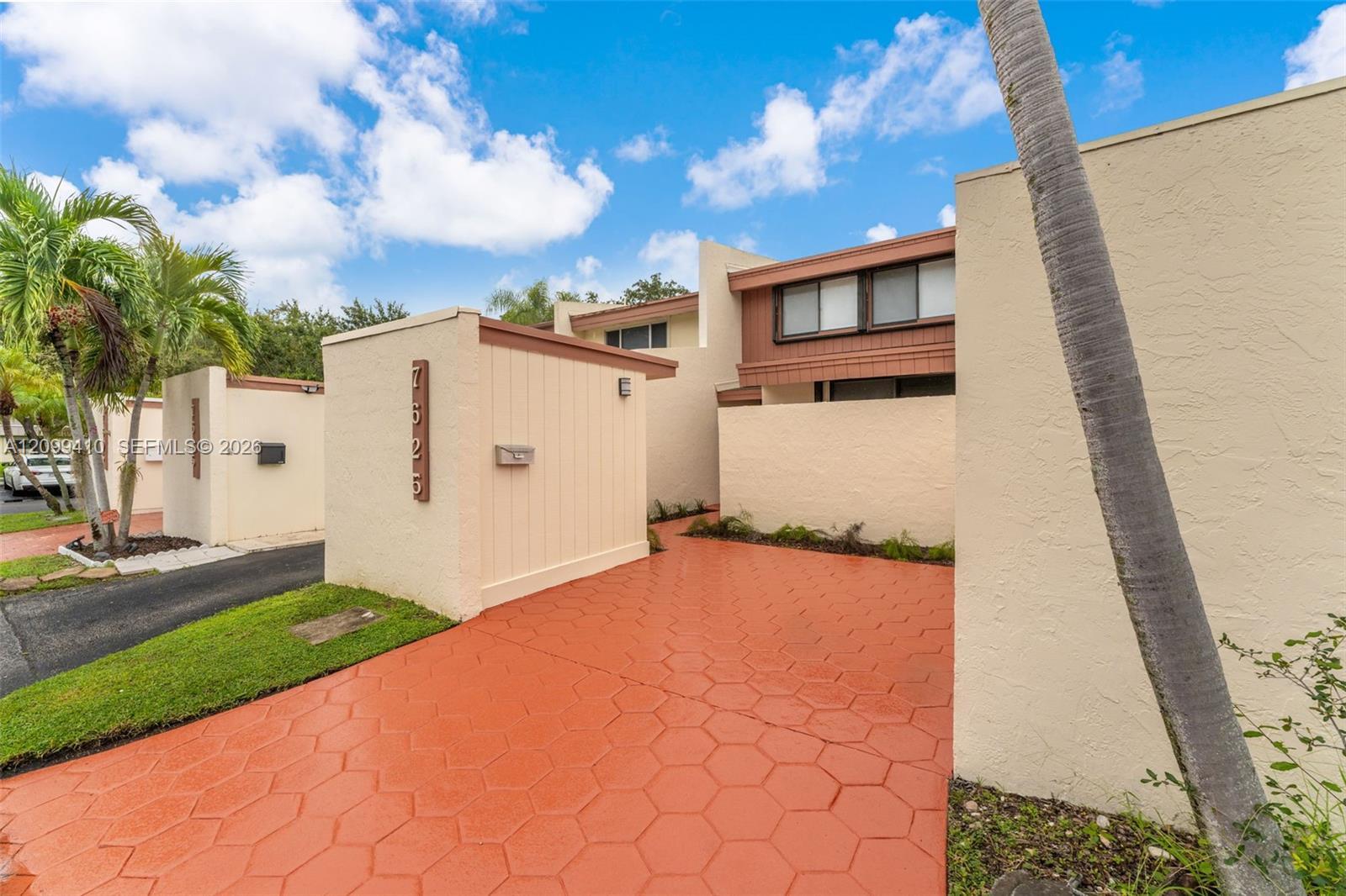 7625 SW 106th Ave, Miami FL 33173 photo 2