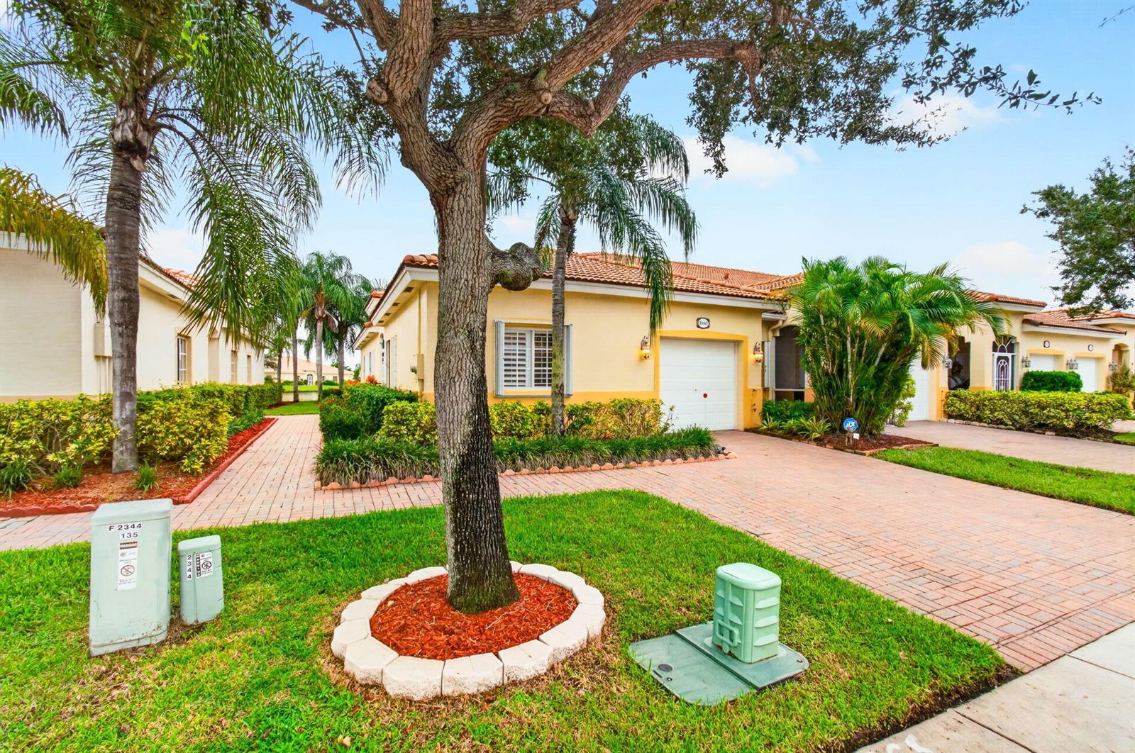 2340 WINDJAMMER Way, West Palm Beach FL 33411 photo 2
