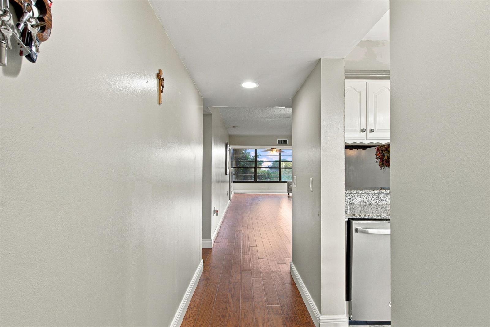 1502 WHITEHALL Drive # 305, Davie FL 33324 photo 4
