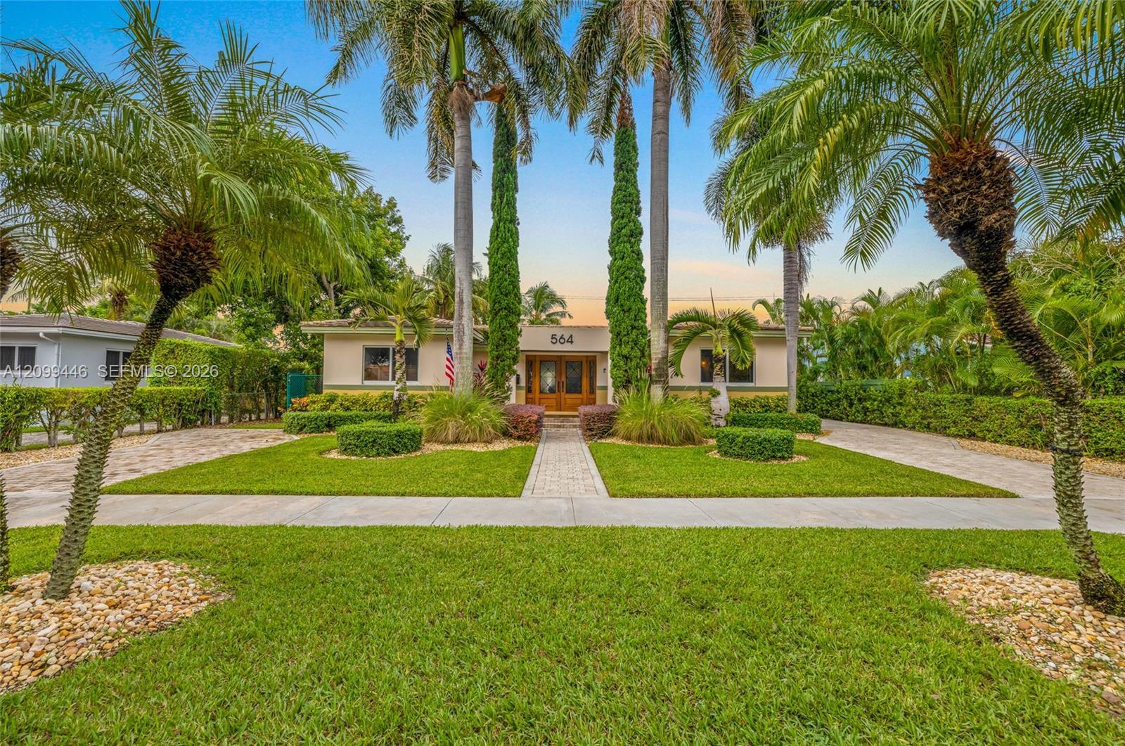 564 Palmetto Dr, Miami Springs FL 33166 photo 2