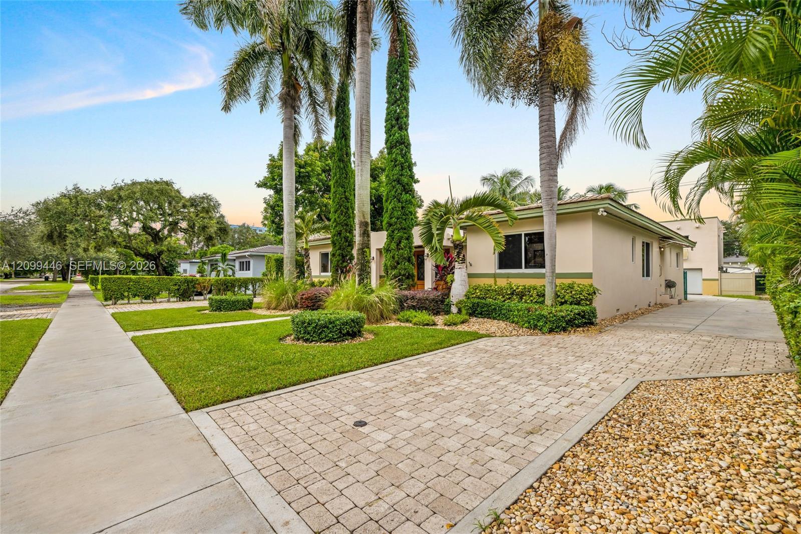 564 Palmetto Dr, Miami Springs FL 33166 photo 3