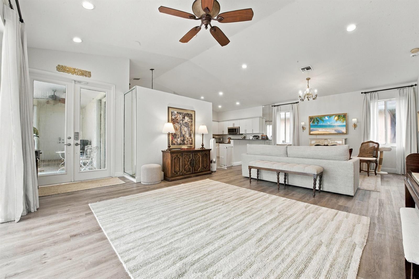 7852 NW 77th Avenue, Tamarac FL 33321 photo 5
