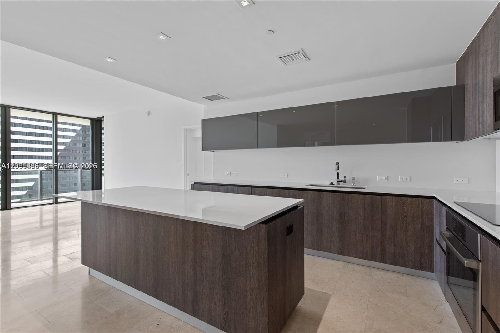 88 SW 7th St # 904, Miami FL 33130 photo 3