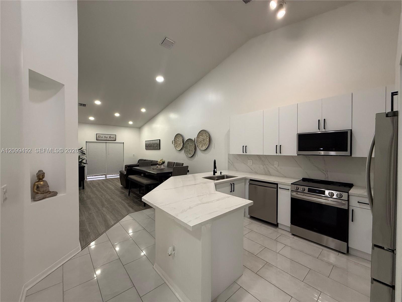 1238 NE 32nd Ter, Homestead FL 33033 photo 3