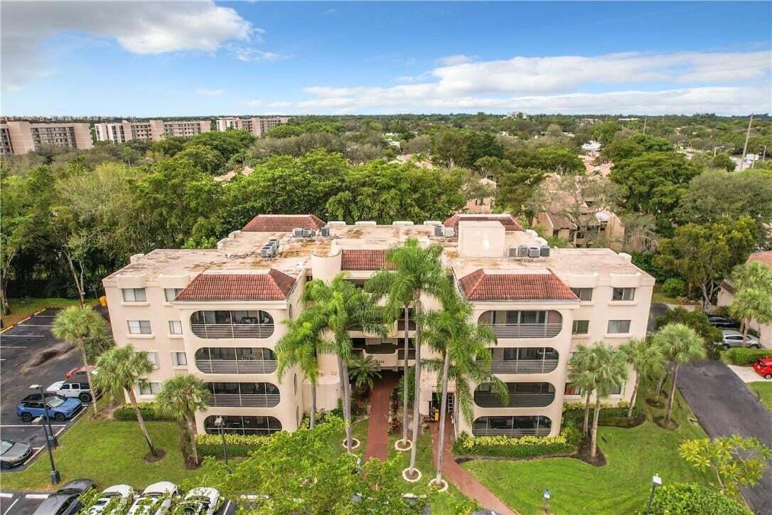 6342 LONGBOAT Lane W # 403, Boca Raton FL 33433 photo 2