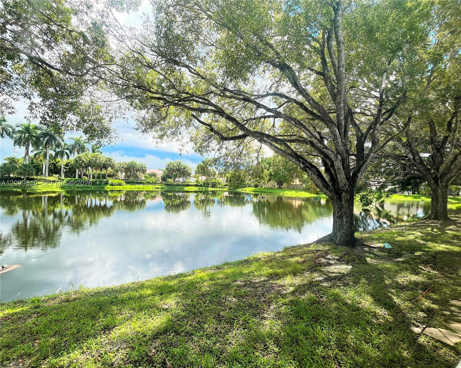 153 Lakeview Dr # 103, Weston FL 33326