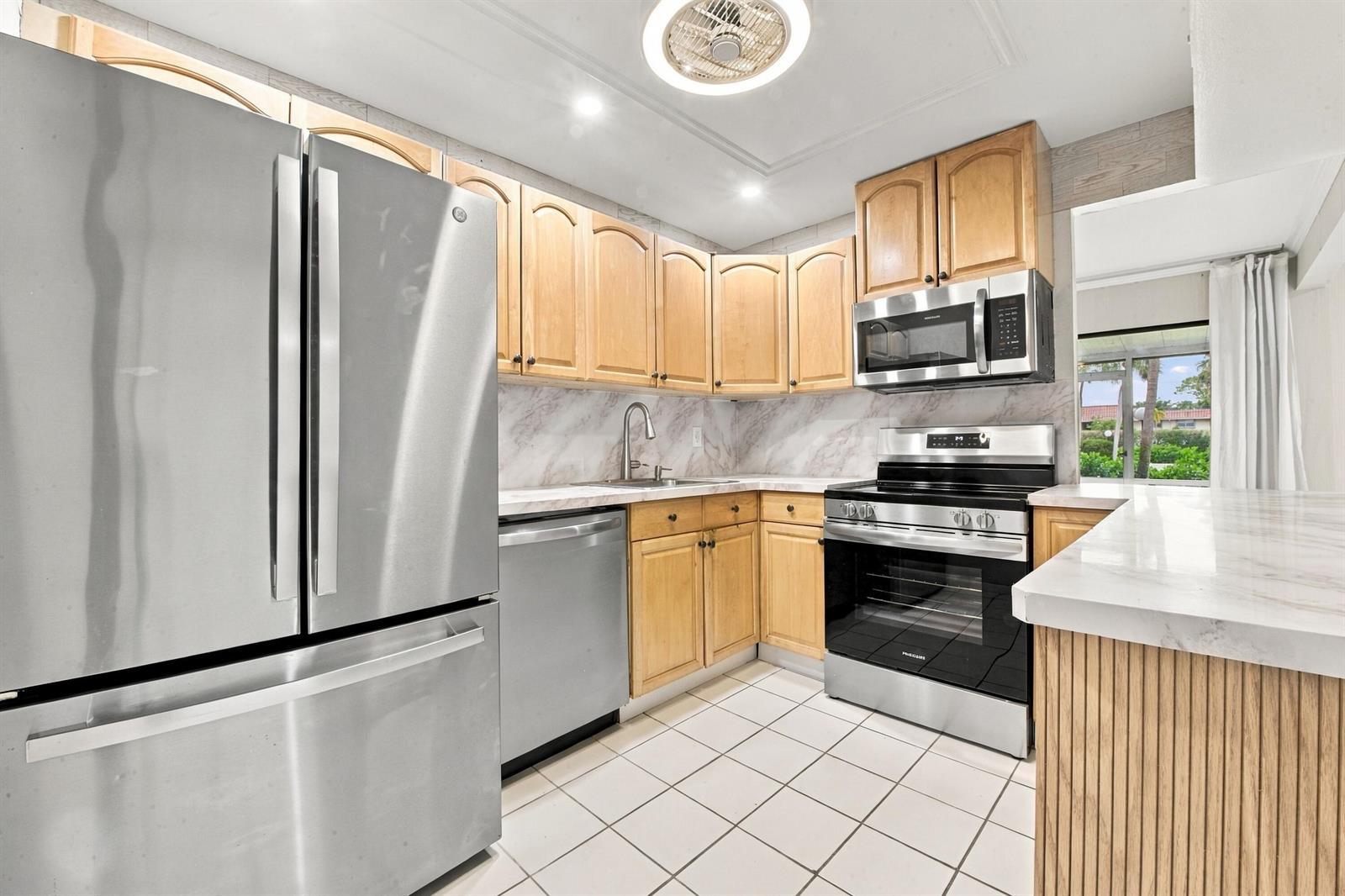 1149 NW 13th Street Apt 6, Boca Raton FL 33486 photo 2