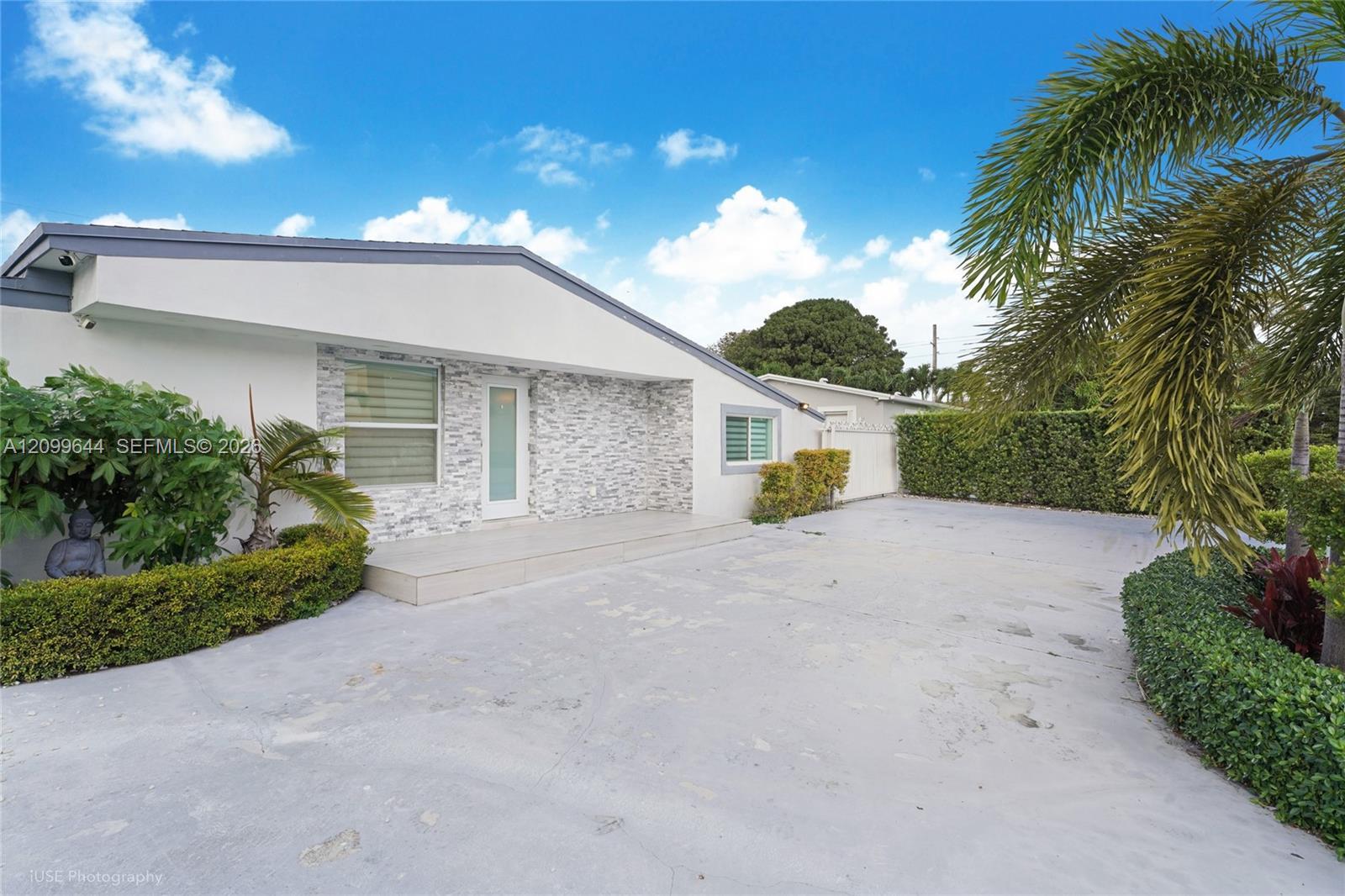 6660 W 13th Ave, Hialeah FL 33012 photo 2