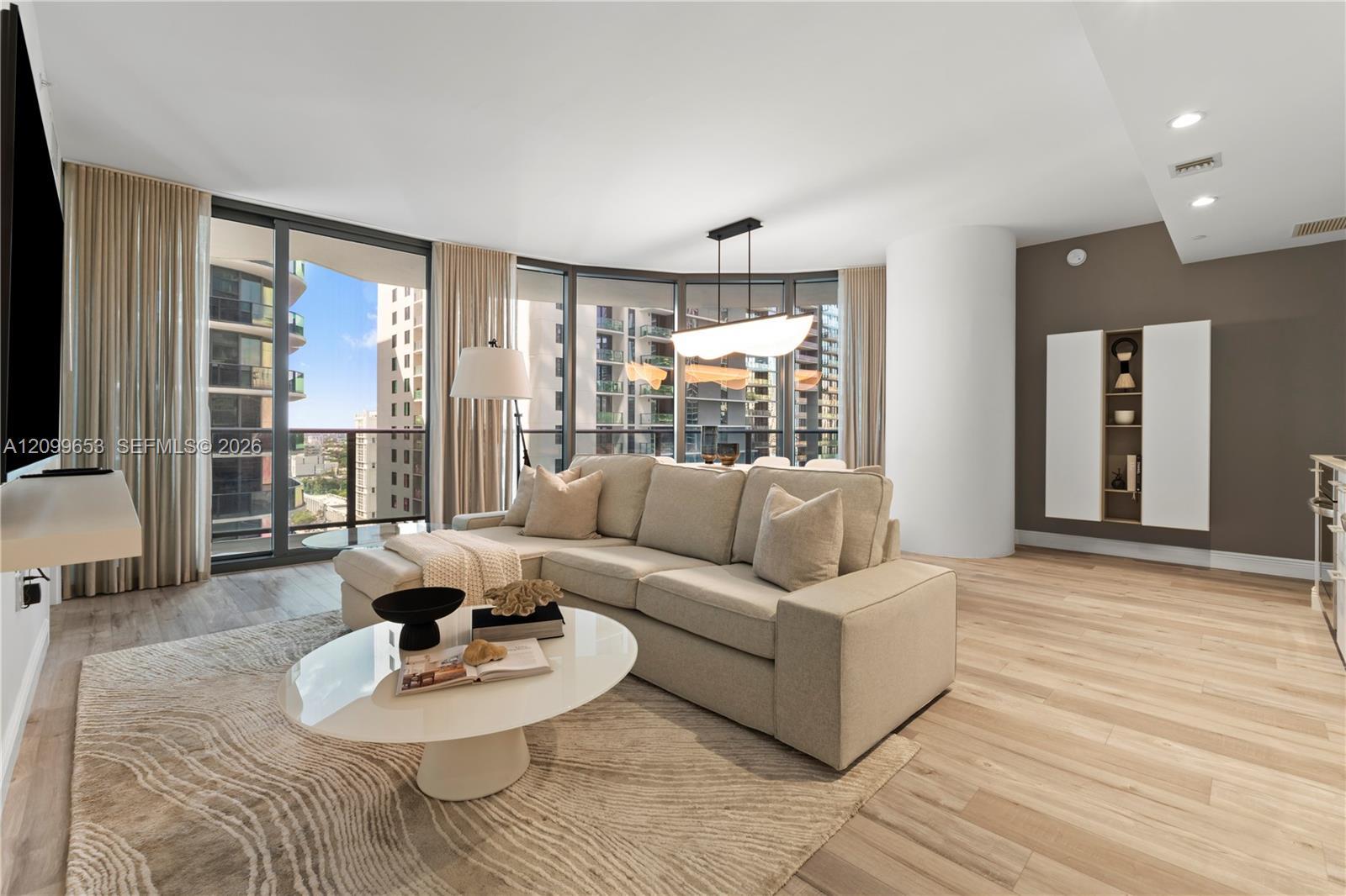 45 SW 9th St # 1708, Miami FL 33130