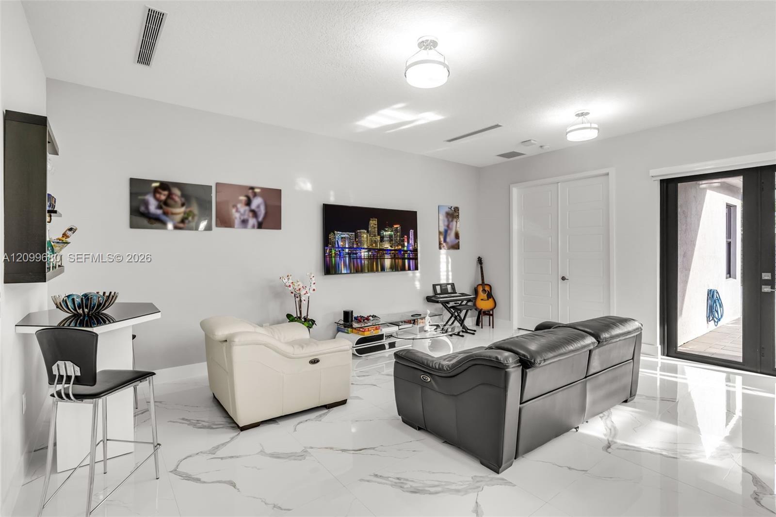 8924 NW 161st Ter, Miami Lakes FL 33018 photo 4