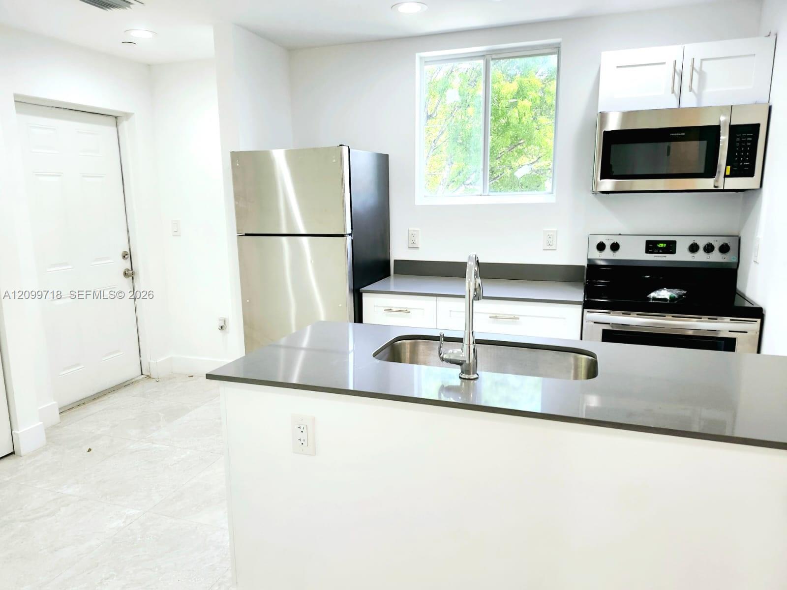 580 NW 34th St # 5, Miami FL 33127 photo 3