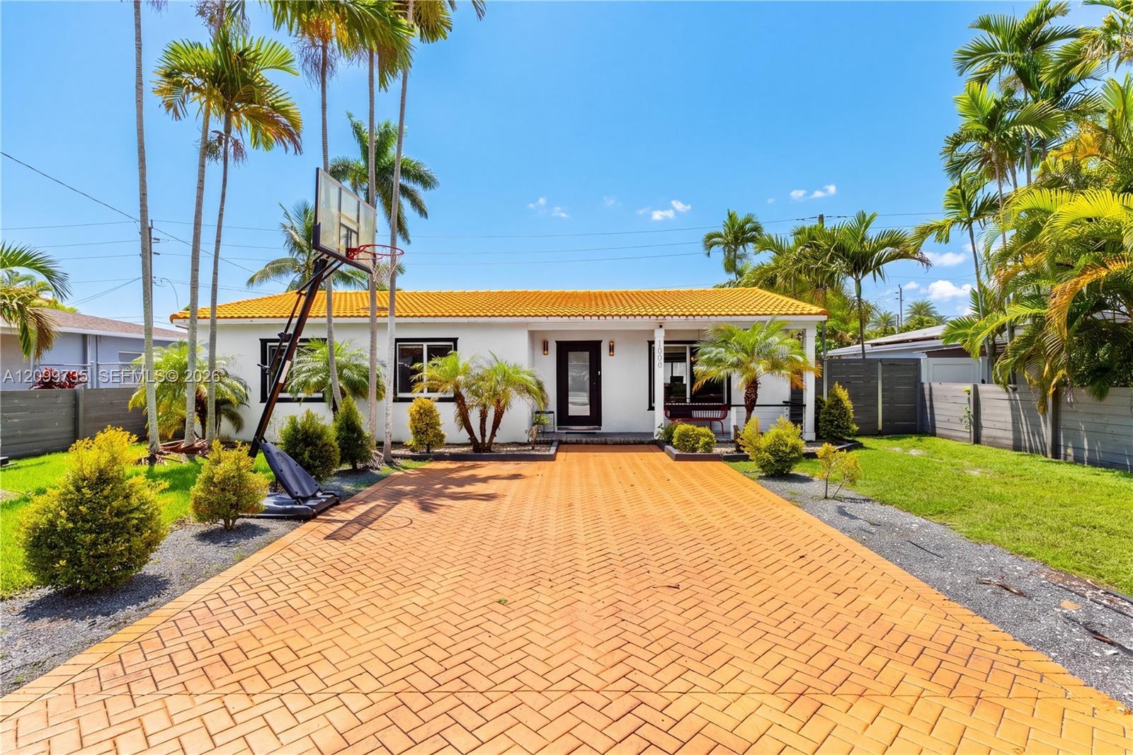 1008 Moffett St, Hallandale Beach FL 33009 photo 2