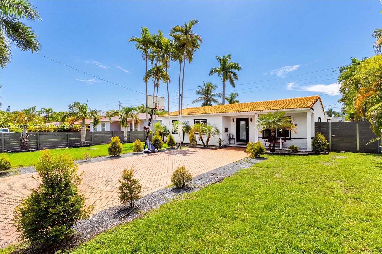 1008 Moffett St, Hallandale Beach FL 33009 photo 3