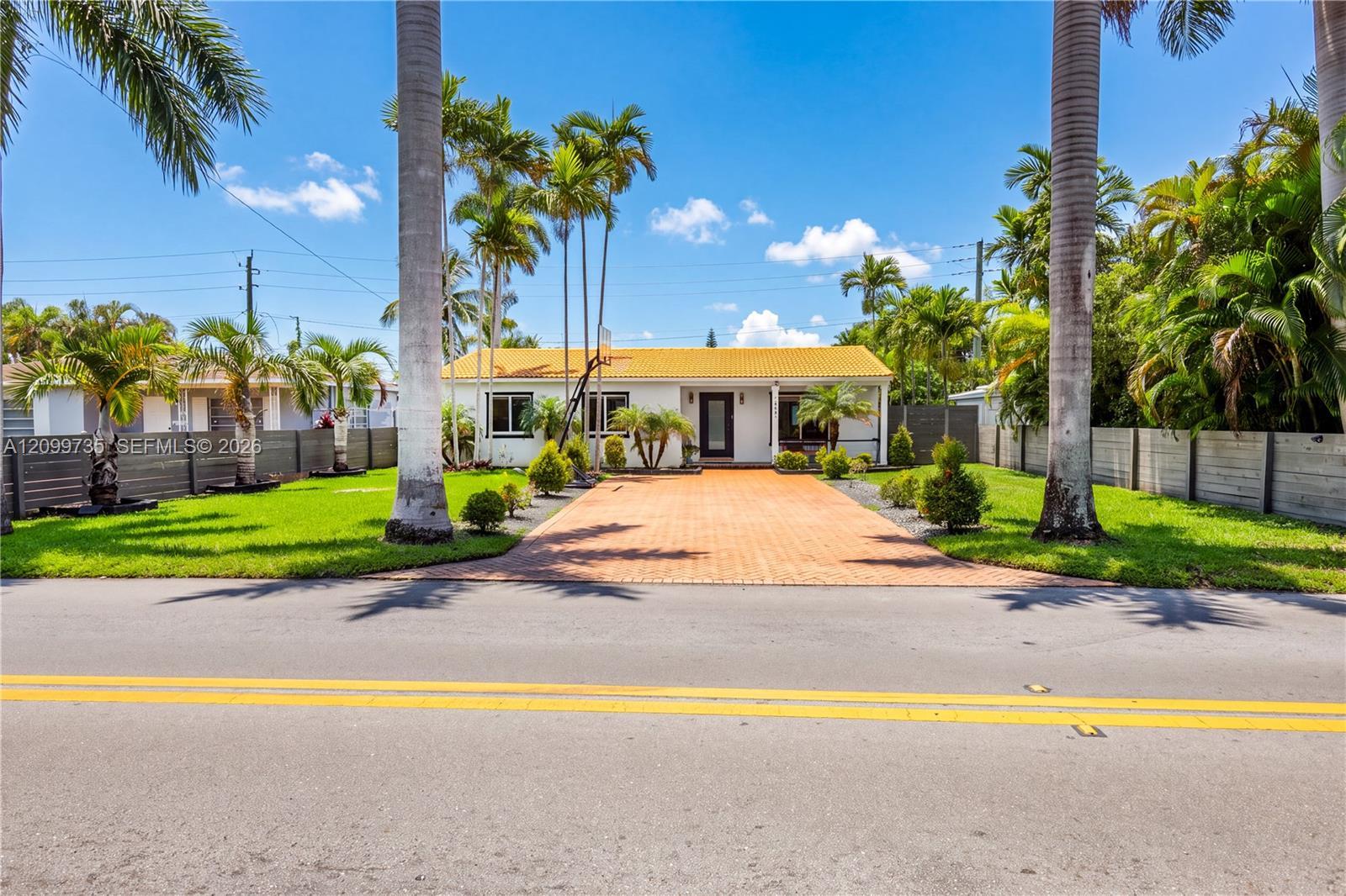1008 Moffett St, Hallandale Beach FL 33009 photo 4