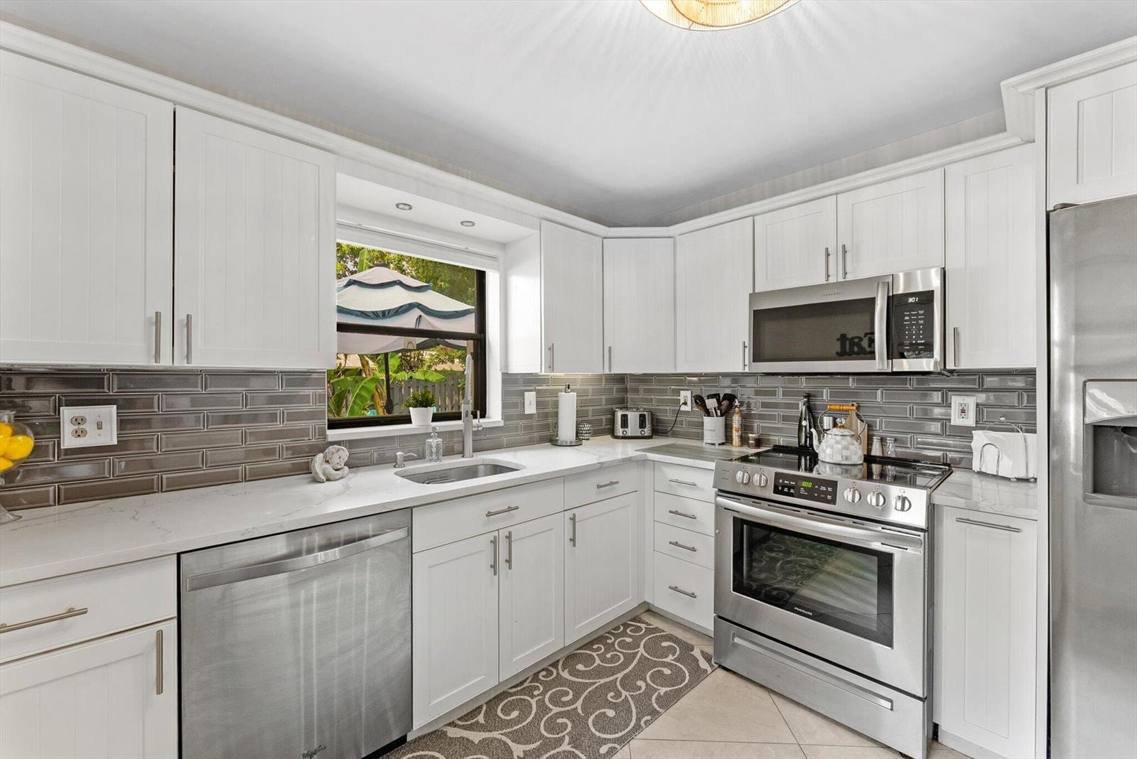 819 NW 25th Avenue, Delray Beach FL 33445 photo 2