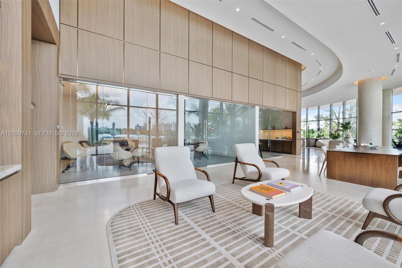 2411 Laguna Circle # 2211, Miami FL 33180 photo 2